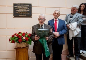 Мемориальную доску имени Гавриила Солодовникова установили в Первом Меде