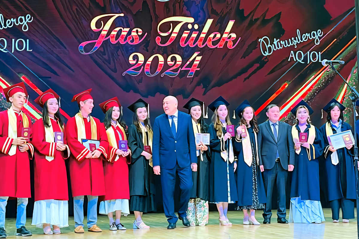 Подготовка кадров для ЕАЭС: в Институте фармации Сеченовского Университета прошел первый выпуск двойной магистратуры по фармацевтической экологии