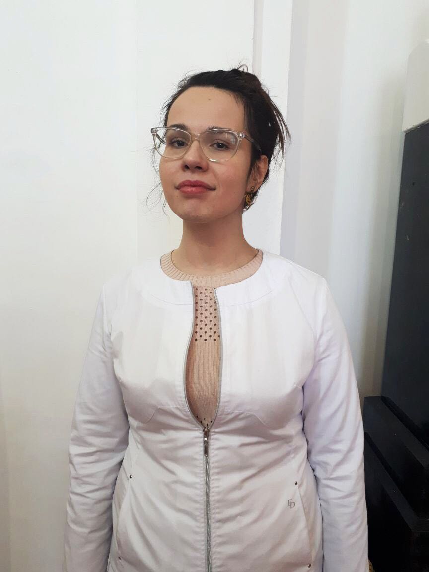 «На балконе сушились медицинские халаты, я окунала их в аквариум, и мы дышали через ткань»