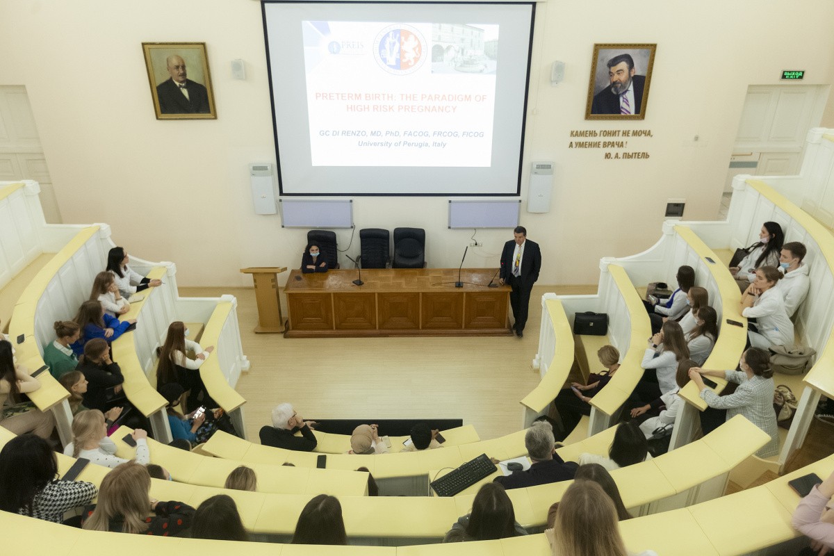 В Сеченовском Университете прошла лекция для акушеров-гинекологов