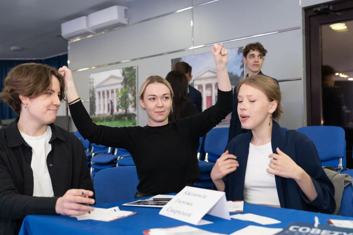 Команды Сеченовского Университета победили в интеллектуальной игре «Турнир трех»