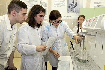 В НИИ фармации прошла студенческая олимпиада по практическим навыкам
