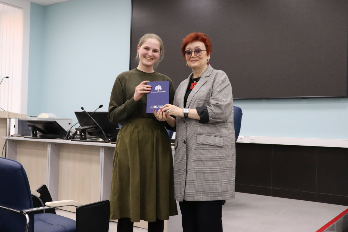 Выпускникам Института лингвистики и межкультурной коммуникации вручили дипломы