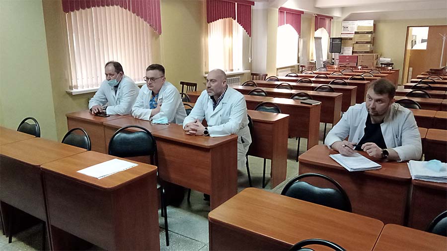 Специалисты Сеченовского Университета проводят лекции и мастер-классы для медиков Магаданской областной больницы
