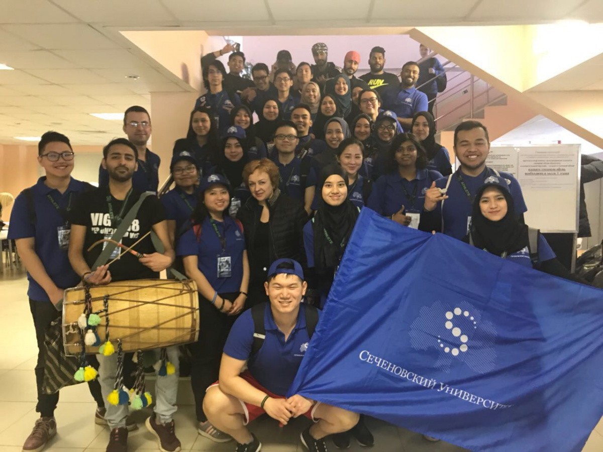 Дружба начинается в России