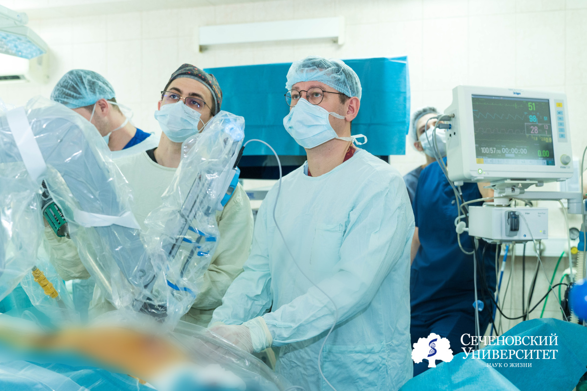  Прогресс не остановить: на II Всероссийском коронарном конгрессе обсуждали применение робота в хирургии сердца 