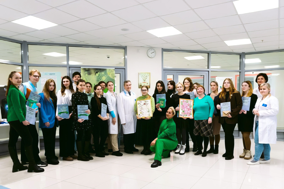 В Институте фармации имени А. П. Нелюбина подвели итоги конкурса фармакогностического рисунка