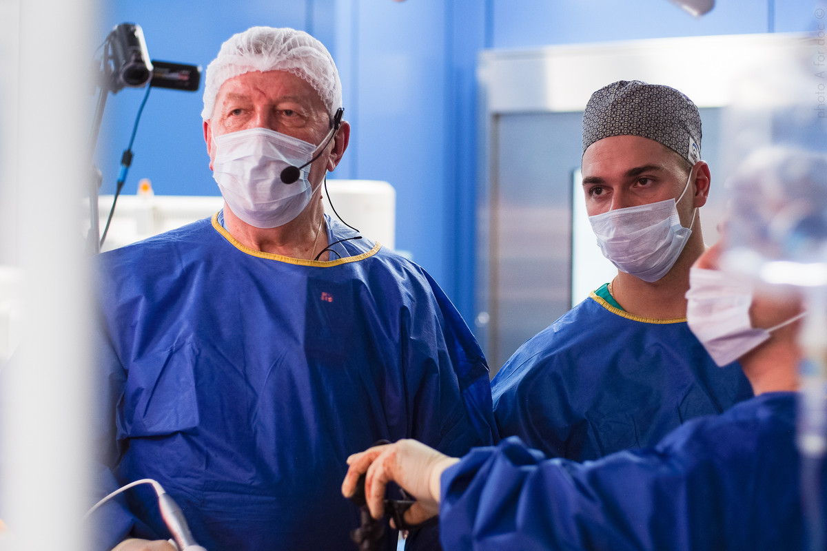  Объединение двух столиц: в Санкт-Петербурге прошел мастер-класс Российской школы колоректальной хирургии 