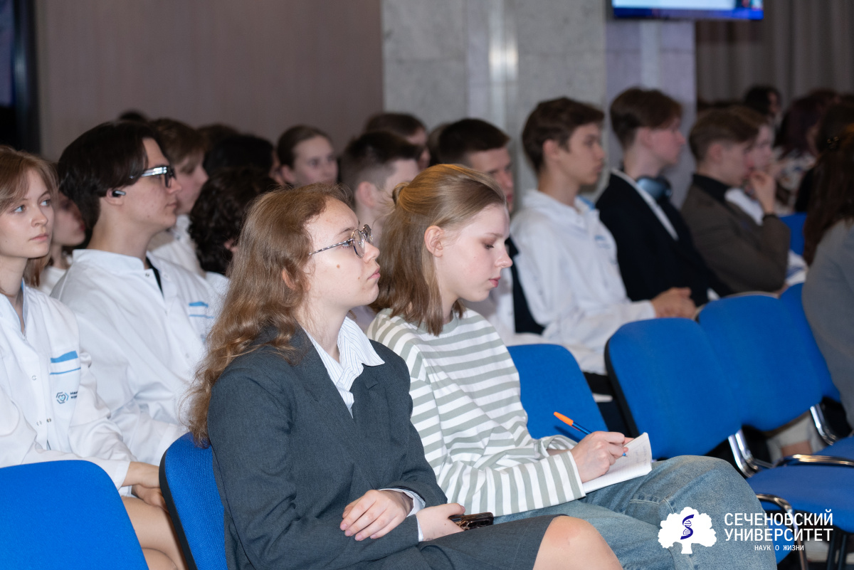  Готовим специалистов будущего: в Сеченовском Университете рассказали школьникам о преимуществах профессии «Медицинский инженер» 
