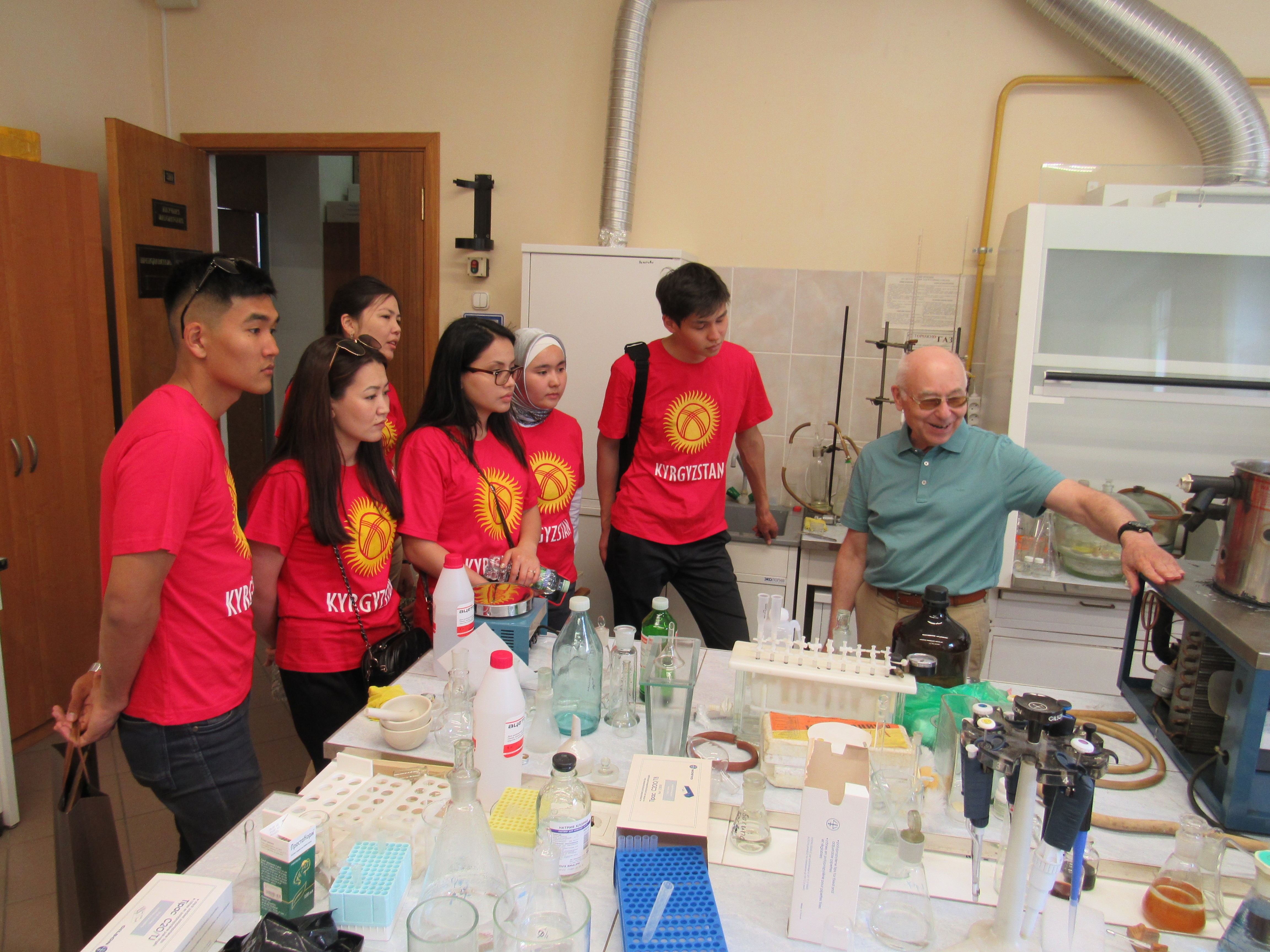 Объединяя страны и поколения: Олимпиада по органической химии