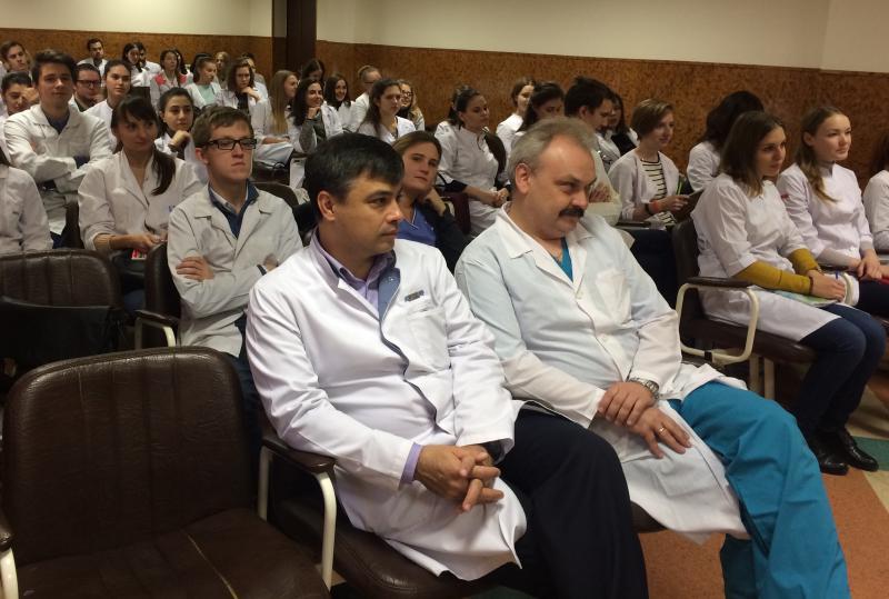 Детские хирурги совершенствуют образование студентов