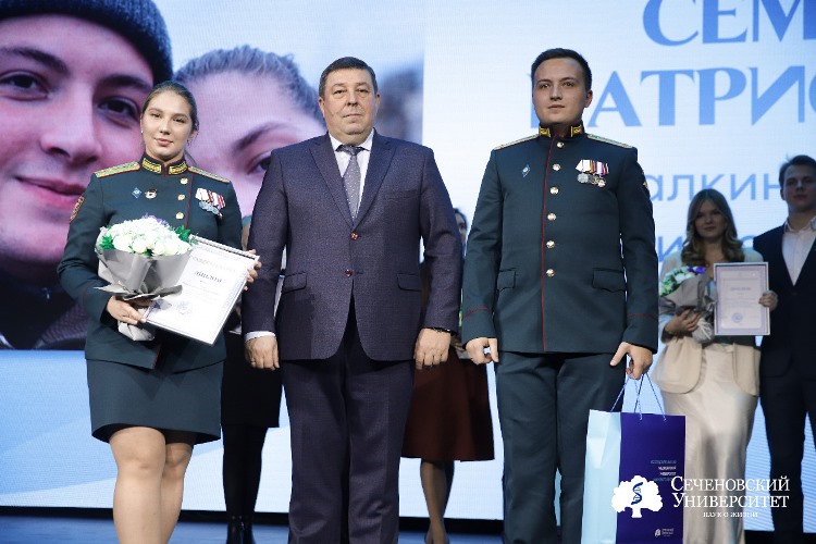 Семья выпускников ВУЦ на встрече с ректором