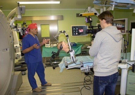 a11. Альберт Суфианов показал участникам московской конференции гибридную операционную ФЦН в онлайн-режиме