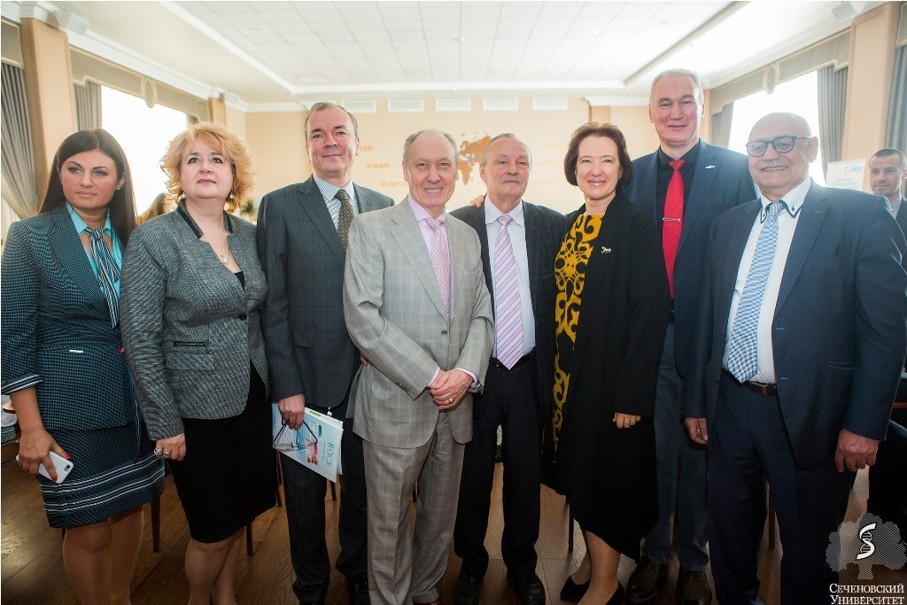 Ведущие специалисты России выступили с лекциями в Институте стоматологии