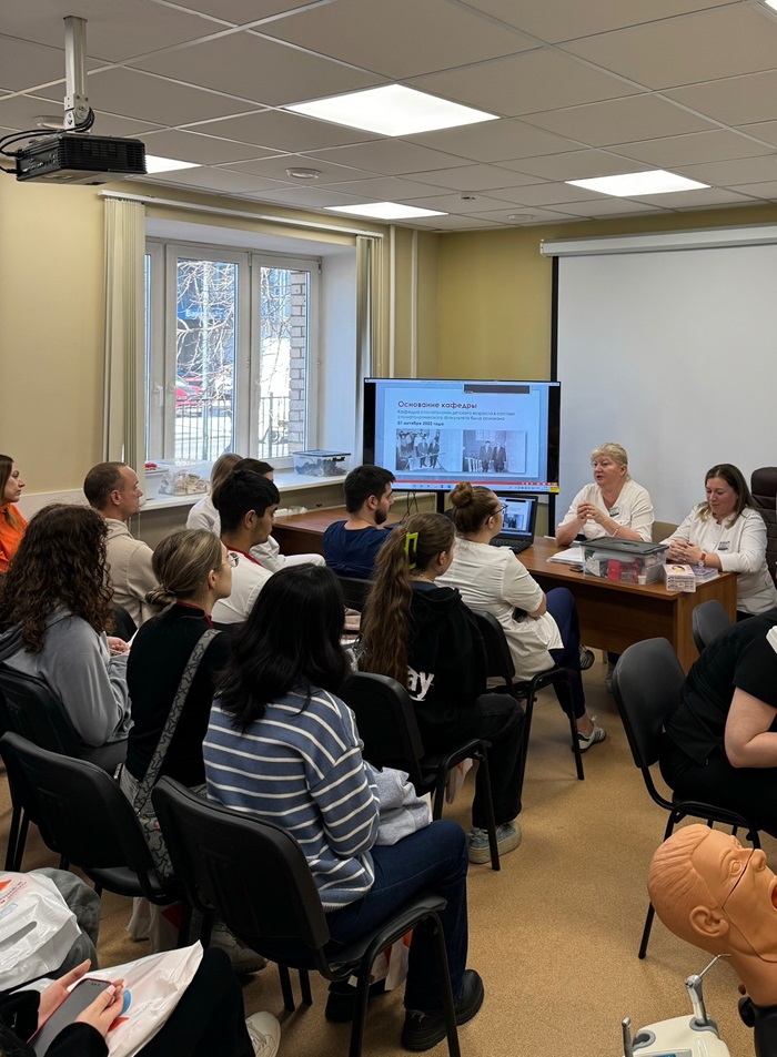 В рамках проекта «Один день в университете» 2 ноября 2024 г. в Институте стоматологии имени Е.В. Боровского состоялся день открытых дверей. 