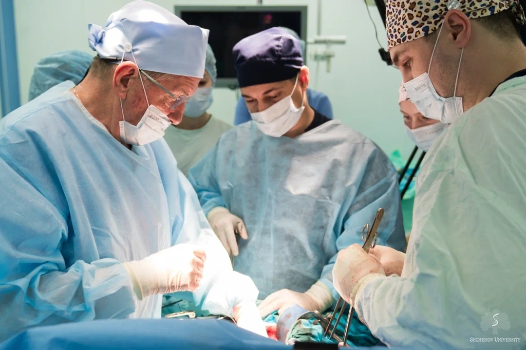 Oncoproctologists at Sechenov University are the first in Russia to study the efficacy of extended lymph node dissection in colon cancer