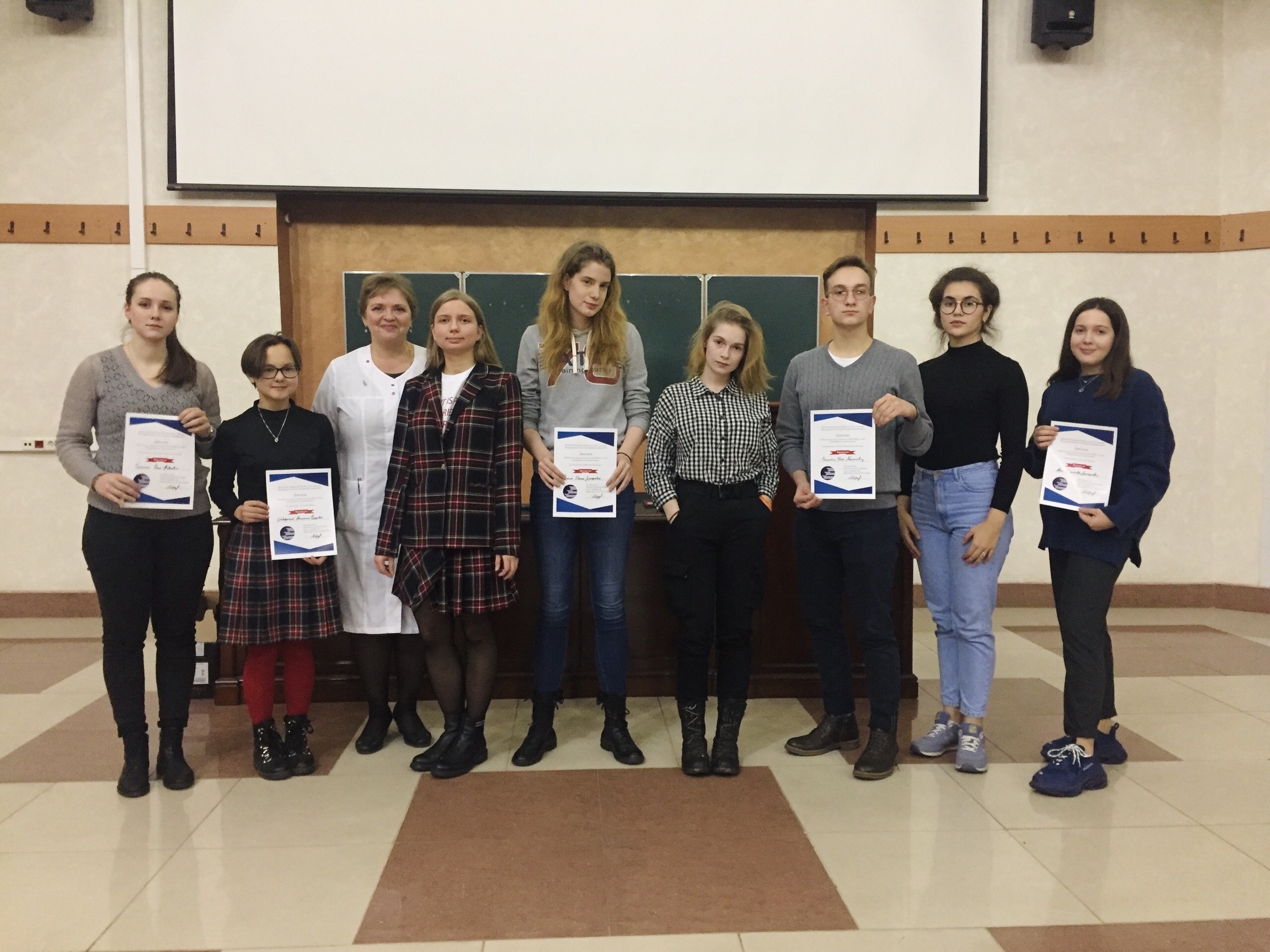 ПЕРВАЯ ДИСКУССИЯ В ПЕРВОЙ ЛЕКЦИОННОЙ