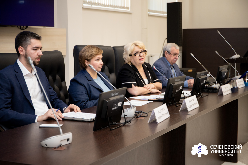 «Хрустальная таблетка» для провизора. Будущее фармотрасли обсудили в Сеченовском Университете