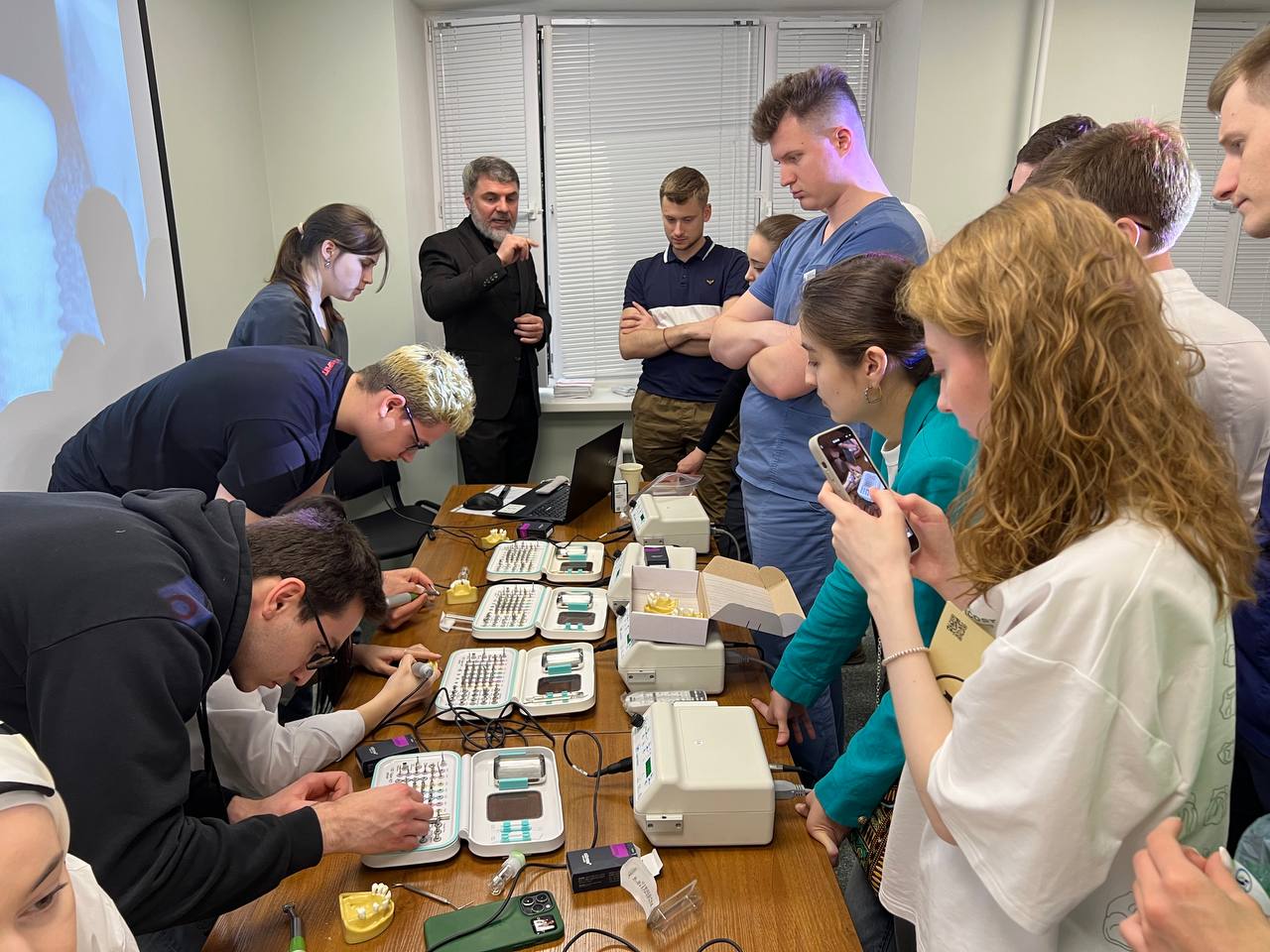 Мастер-класс по дентальной имплантации: Цифровые инновационные подходы и практические навыки