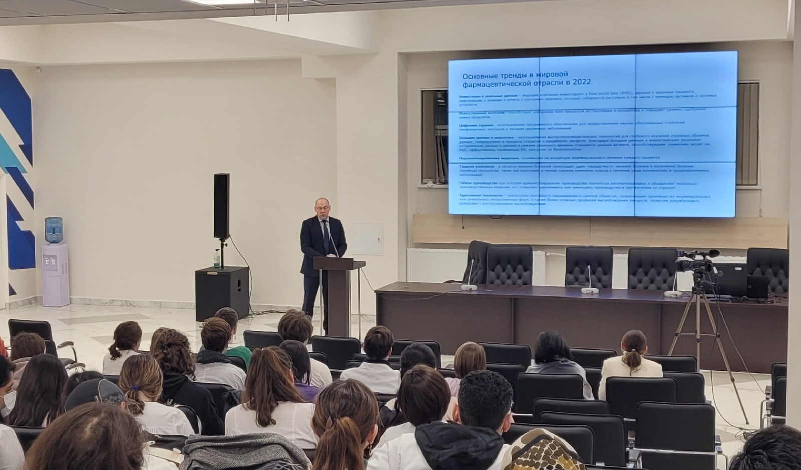 Профессор Кудлай Д.А. познакомил студентов Института Фармации им. А.П. Нелюбина с современными трендами в биотехнологии 