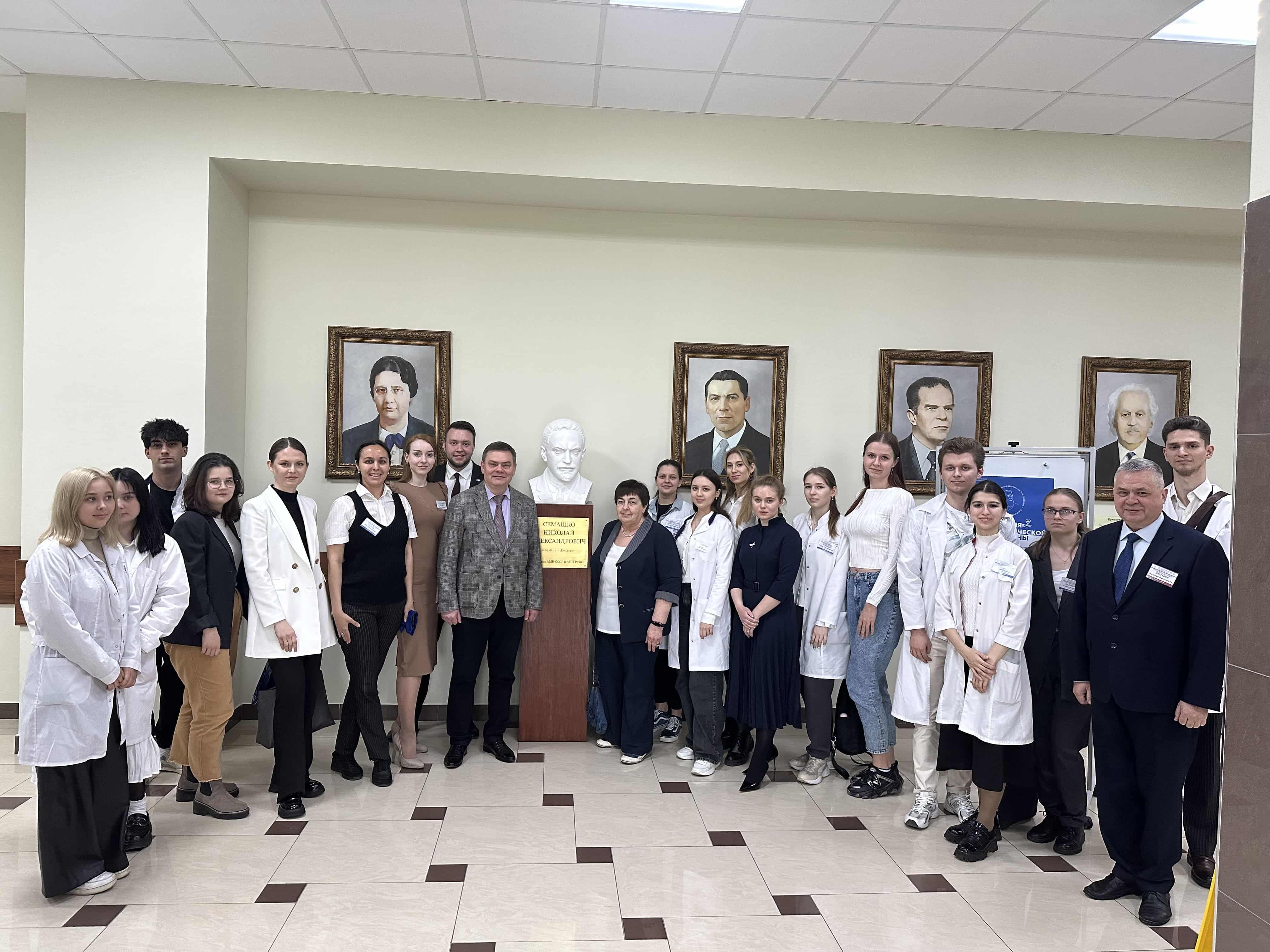 На кафедре общественного здоровья и здравоохранения им. Н.А. Семашко студенты и ординаторы Сеченовского Университета выступили с докладами о жизни и деятельности Николая Александровича Семашко.