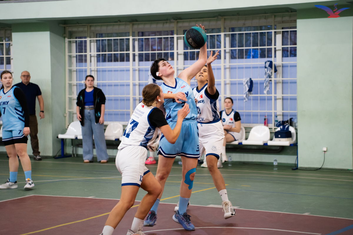 От киберспорта до баскетбола. Студенты-медики поборолись за победу на фестивале «Физическая культура и спорт — вторая профессия врача»