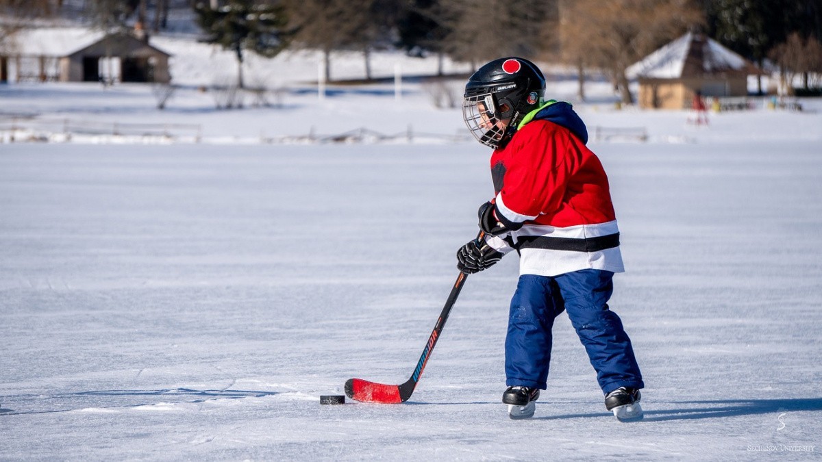 How several months can influence your chances to play ice hockey
