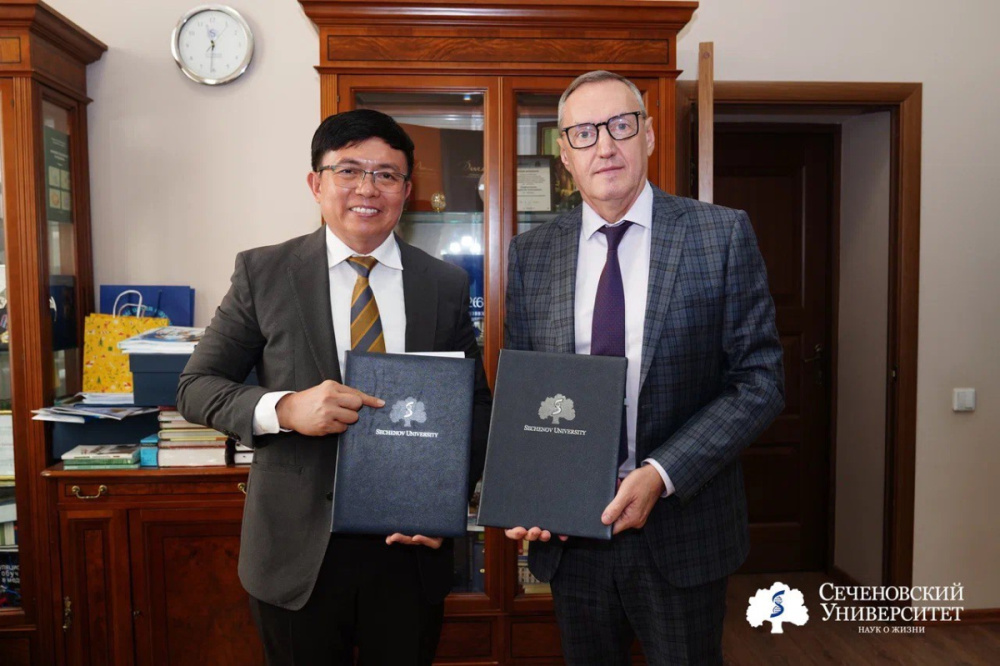 Совместные исследования в области фармации и обмен студентами: Сеченовский Университет и Глобальный университет Джакарты договорились о сотрудничестве
