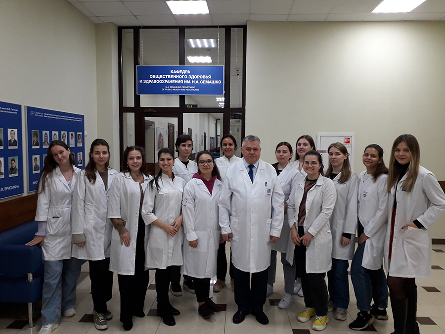 Студенты 8-го набора школы мастерства «Фабрика лидеров здравоохранения» приступили к плановым занятиям на кафедре общественного здоровья и здравоохранения имени Н.А. Семашко