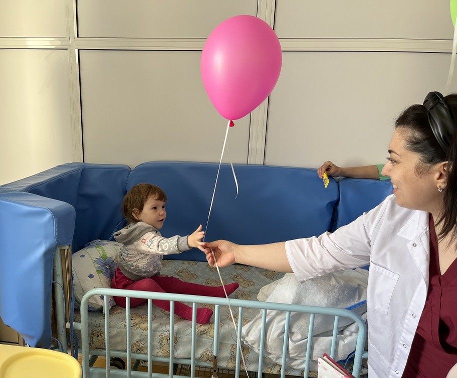 Знакомимся с молодыми врачами-нейрохирургами Федерального центра нейрохирургии в Тюмени. Среди них есть – детский.