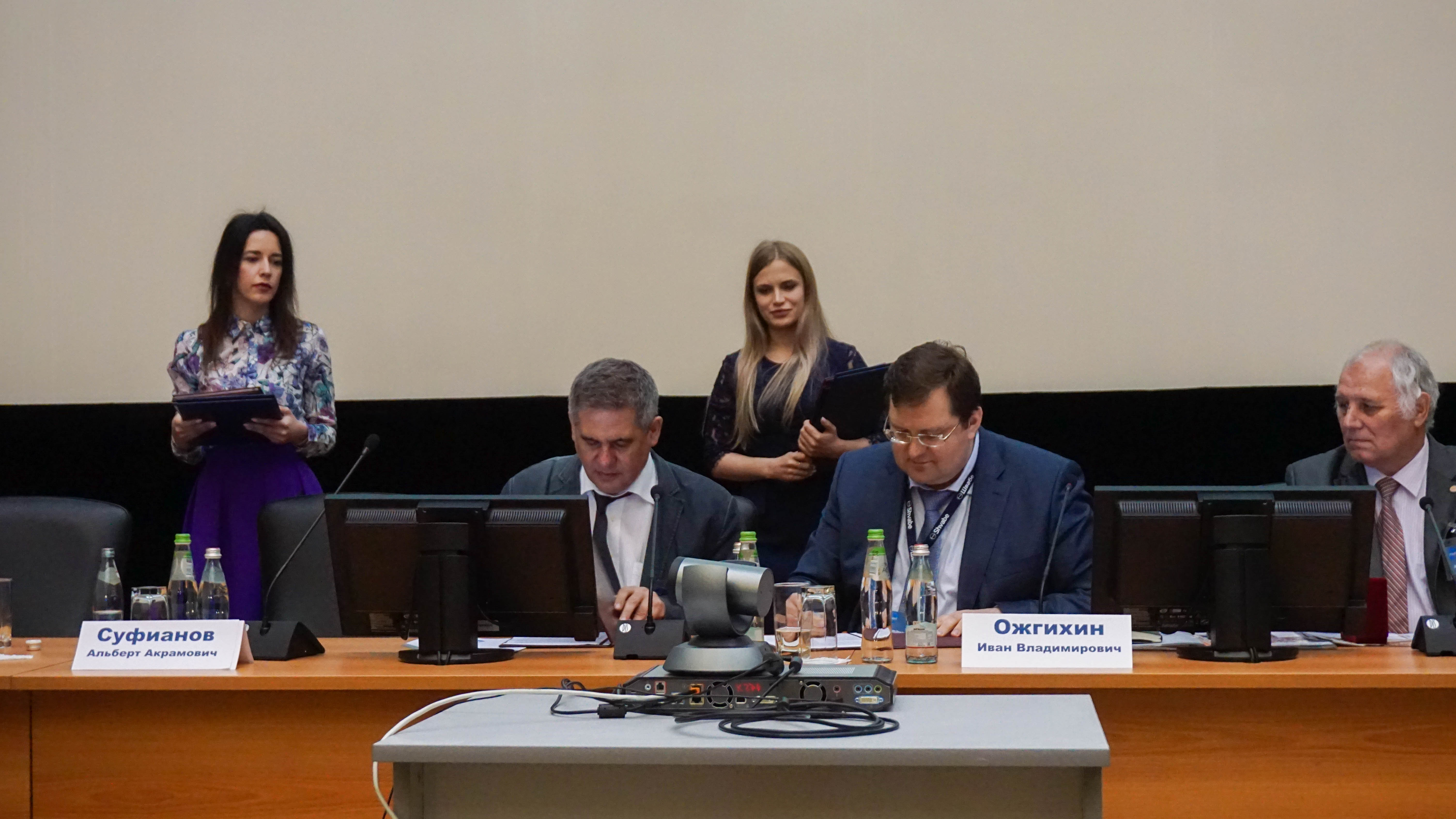 Заведующий кафедры Альберт Суфианов представил возможности ФЦН в Тюмени на конференции, посвященной отечественной медицинской промышленности