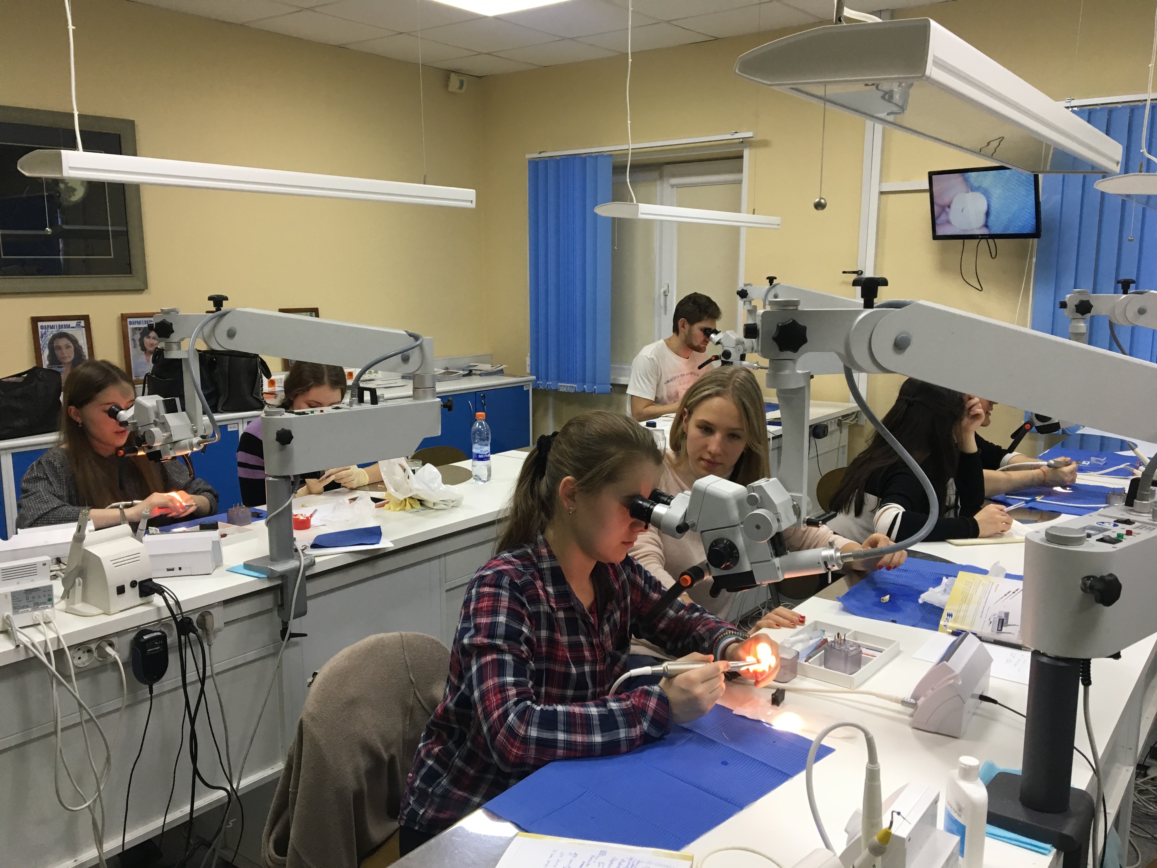 Мастер-класс по эндодонтии для студентов Школы студенческого мастерства