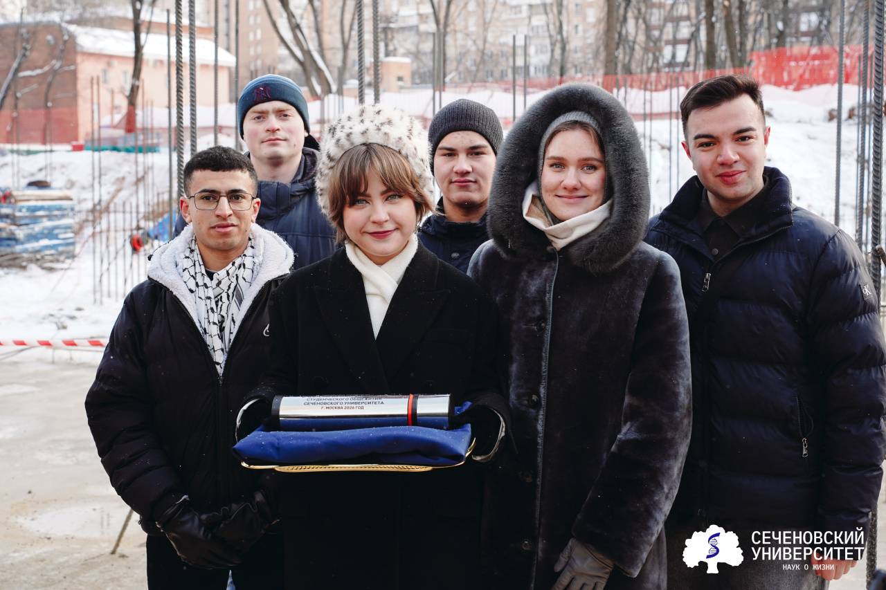 Студенты Военного учебного центра приняли участие в закладке капсулу времени в фундамент нового общежития