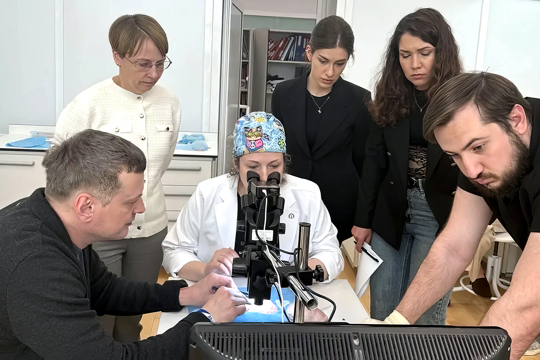 Команда Сеченовского Университета победила в межвузовской олимпиаде по микрохирургии