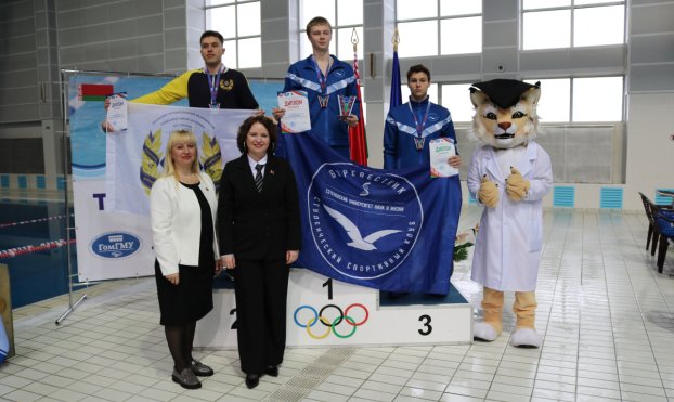 Студенты Сеченовского Университета победили в турнирах по плаванию и тактическому триатлону