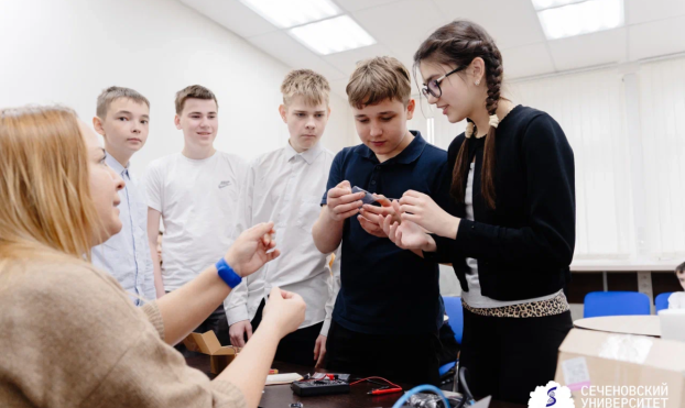 В Сеченовском Университете школьников познакомили с профессией «Медицинский инженер»  