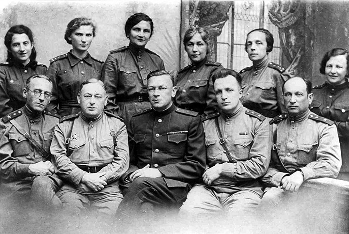 Военное фото с Б. Петровским.jpg