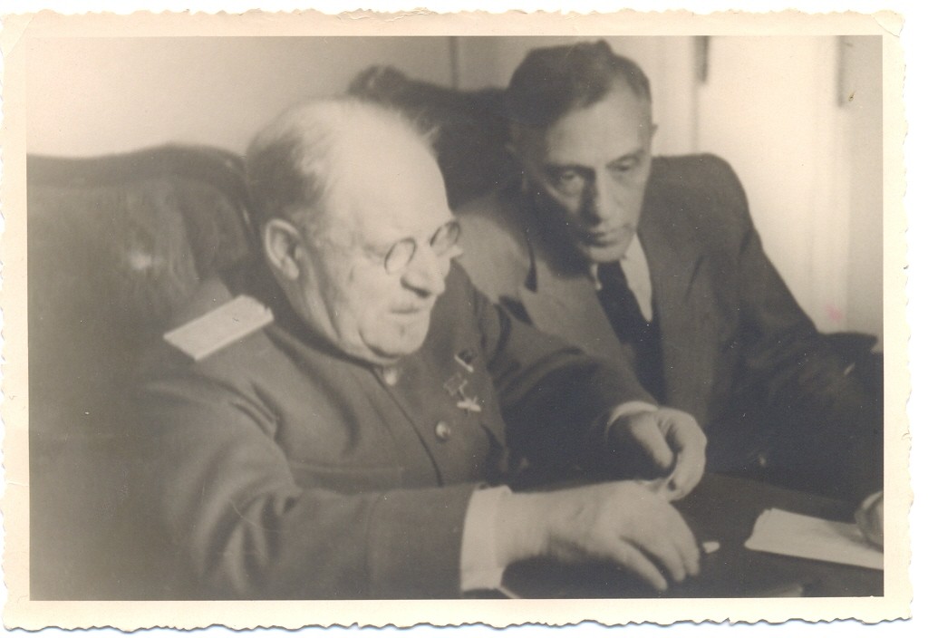 Н.Н. Бурденко и И.Г. Руфанов. 1943 г..jpg