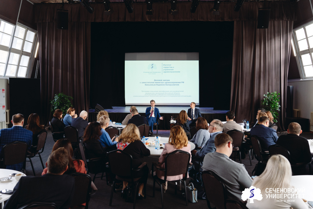 Встреча с заместителем министра здравоохранения.jpg DSC09835_завтрак с замминистром.jpg