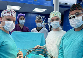 В Сеченовском Университете впервые в России провели уникальную операцию пациенту с 4-й стадией рака головы и шеи 