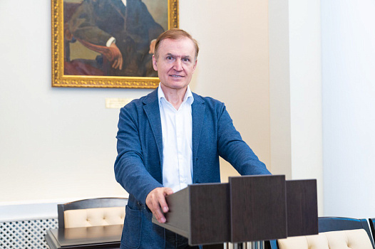 Заведующий кафедрой клинической иммунологии и аллергологии  Александр Караулов назвал причины роста аллергических заболеваний в России