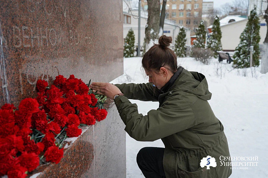  В Сеченовском Университете прошла патриотическая акция ко Дню Героев Отечества 