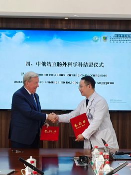 Колопроктологи Сеченовского Университета посетили производство высокотехнологичного медицинского оборудования в Китае