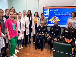 Герои-моряки рассказали школьникам Сеченовского Предуниверсария о службе медиков на флоте