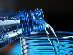 Медики выяснили, живет ли коронавирус в питьевой воде