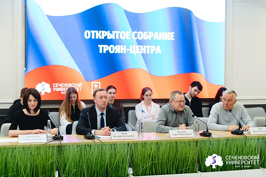 В Троян-центре студентам вручили награды с благодарностью от Сеченовского Университета