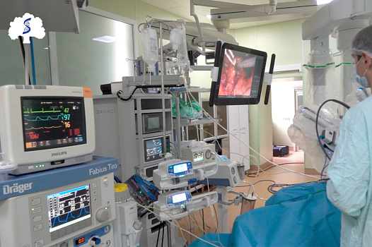  Колопроктологи Сеченовского Университета проводят восстановительные робот-ассистированные операции на прямой кишке сложным пациентам с дивертикулярной болезнью 