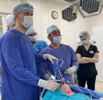 Врачи Сеченовского Университета провели мини-инвазивные операции на щитовидной железе  