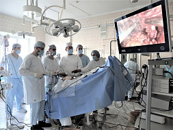 Специалисты из Сеченовского университета провели совместные операции с хирургами краевой больницы