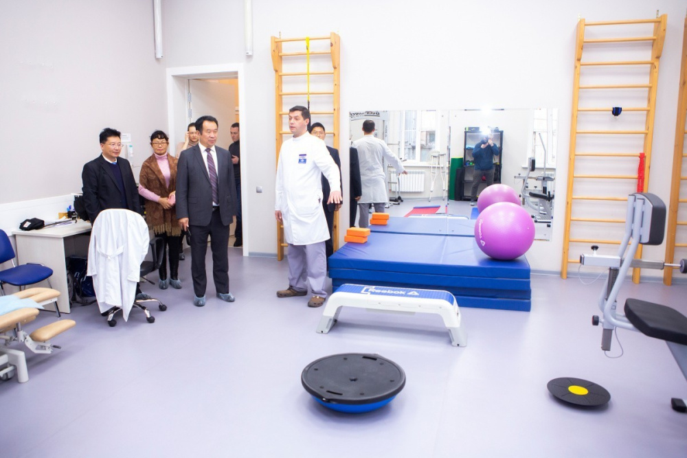 Делегация Юньнаньского университета традиционной китайской медицины посетила Научно-практический центр традиционных медицинских систем